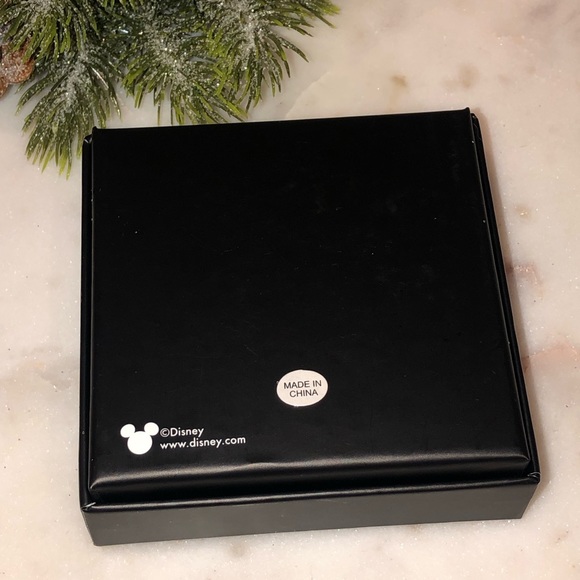 ✨NWT✨ Disney Baublebar Dancing Minnie Mouse Heart Sparkle Earrings - Picture 9 of 11